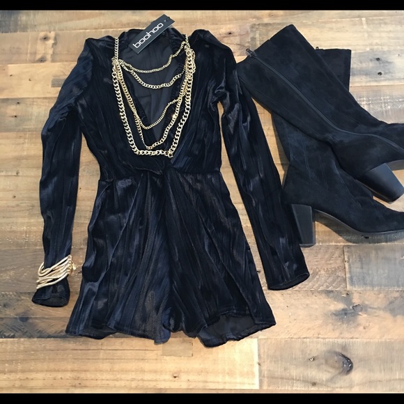 Boohoo Dresses & Skirts - 🌟BOOHOO 🌟Women's Black Romper Velvet Size 4